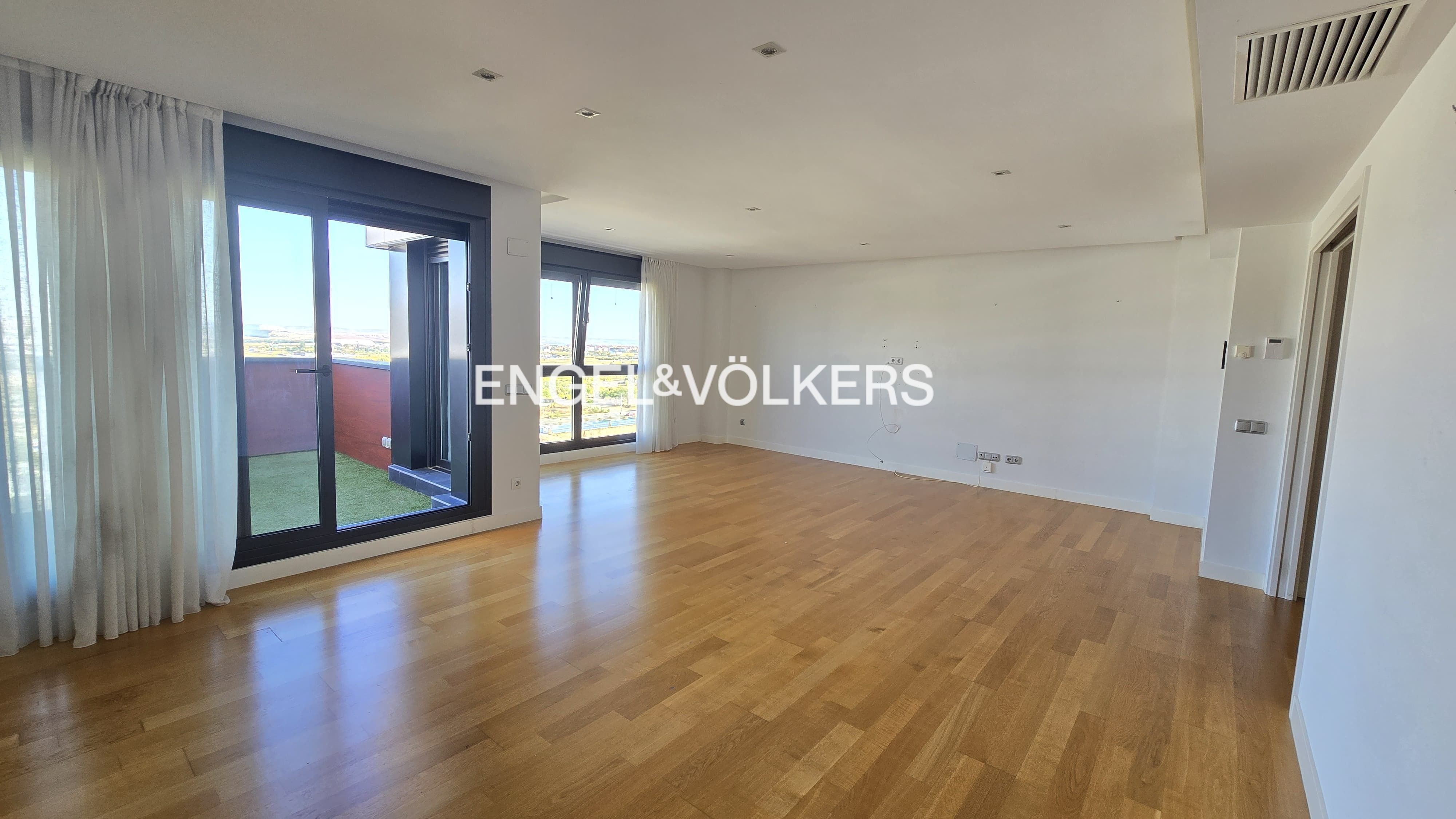 Vista exterior de Apartamento de alquiler en  Madrid Capital con Aire acondicionado, Calefacción y Parquet