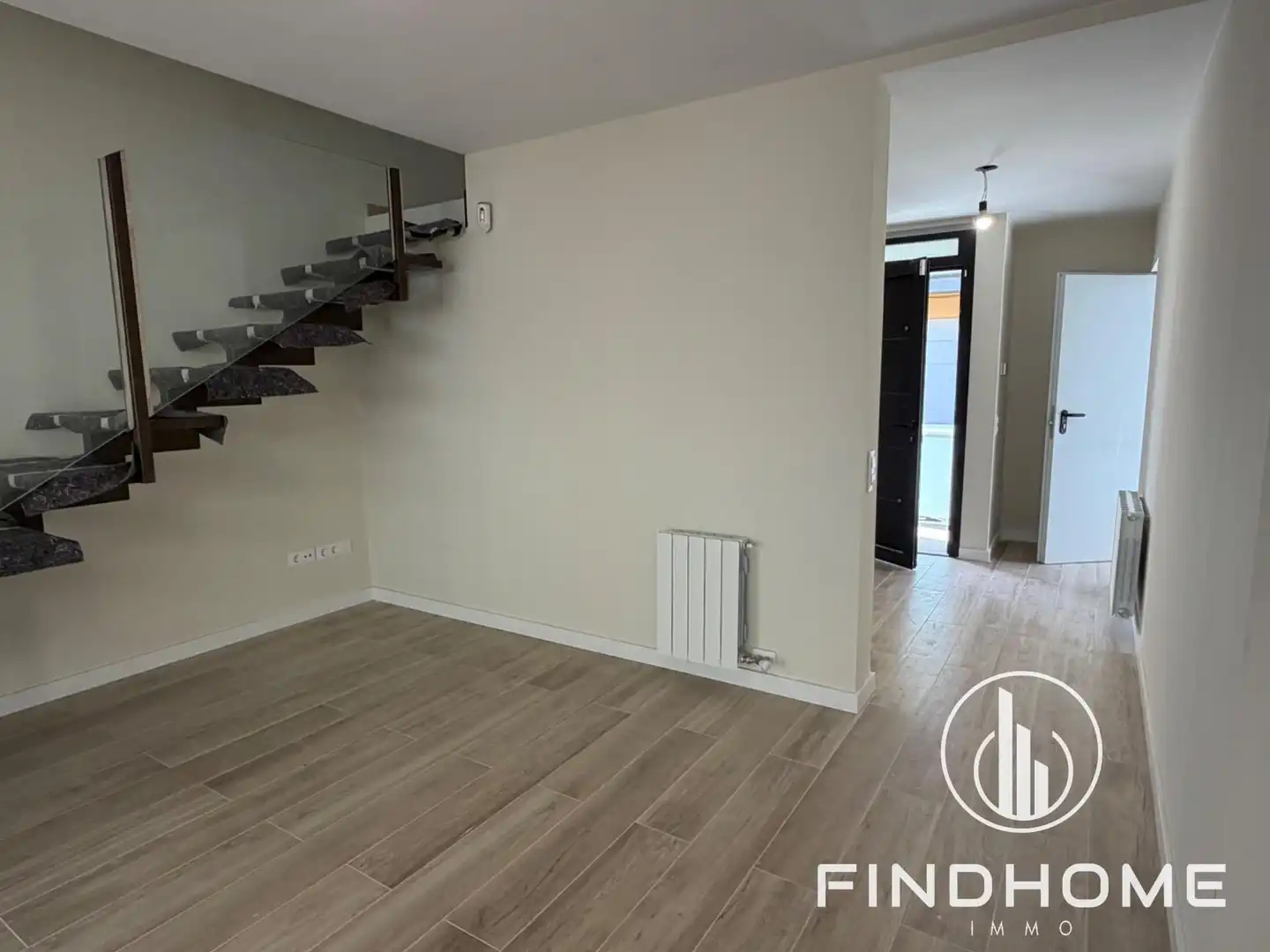 Sala d'estar de Casa adosada en venda en Olot amb Aire condicionat, Calefacció i Jardí privat