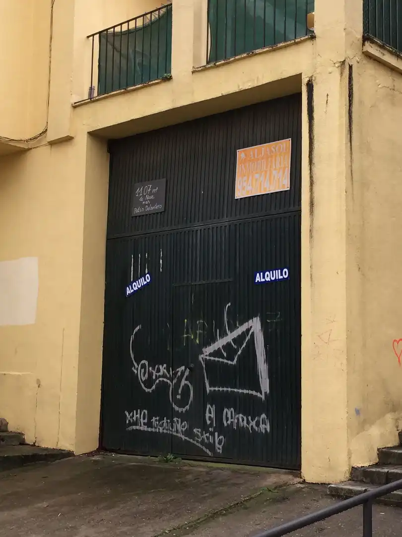 Außenansicht von Geschaftsraum zum Verkauf in Tomares