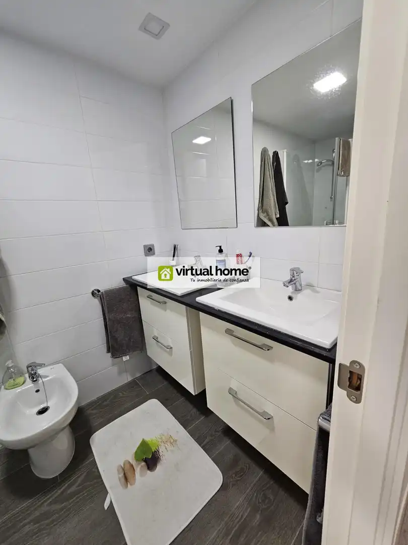 Badezimmer von Wohnung zum Verkauf in Benidorm mit Klimaanlage, Terrasse und Möbliert