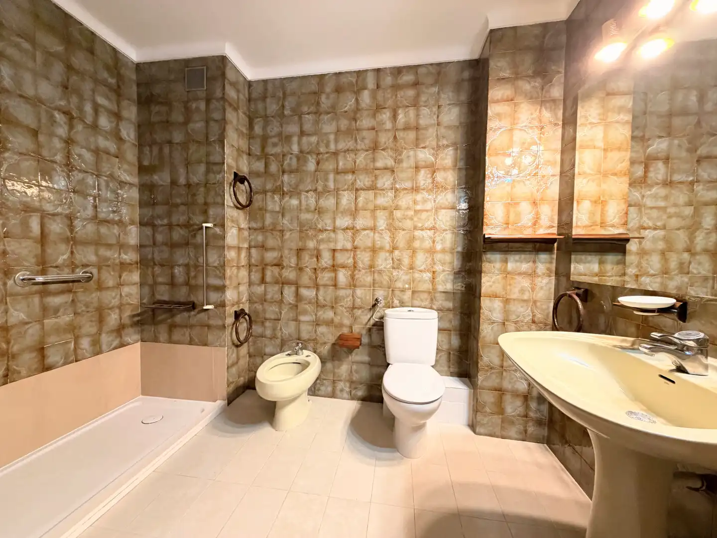Baño de Piso en venta en Vilanova i la Geltrú con Calefacción y Horno