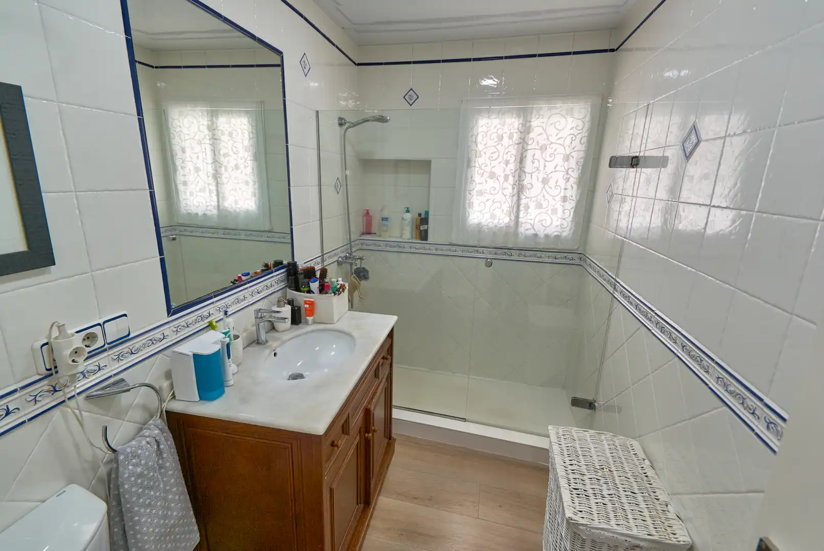 Bathroom of Houses for sale in Castelldefels  with Air Conditioner, Heating and Private garden