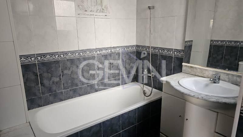 Bany de Pis en venda en Mataró amb Balcó