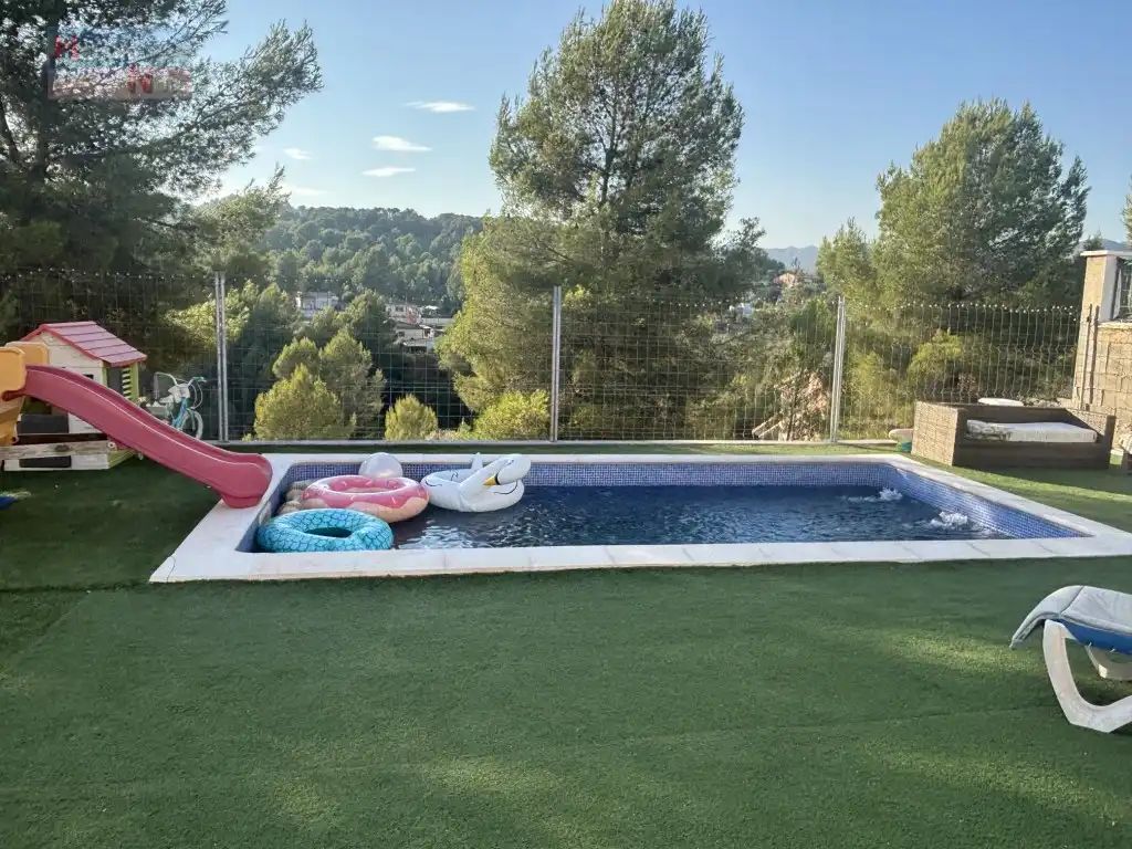 Piscina de Casa o xalet en venda en La Bisbal del Penedès amb Forn i Rentadora