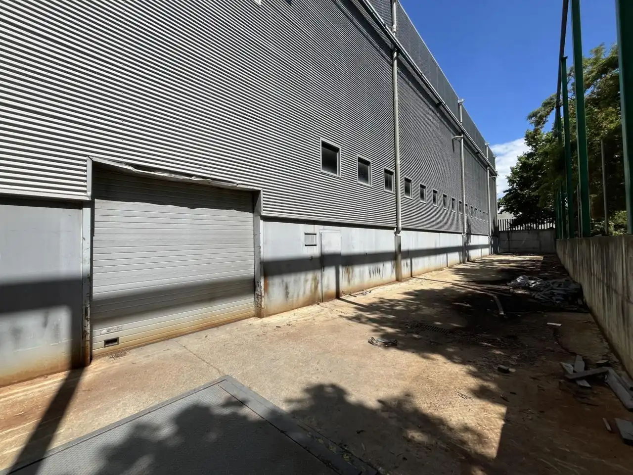 Vista exterior de Nave industrial en venta en Manlleu con Alarma