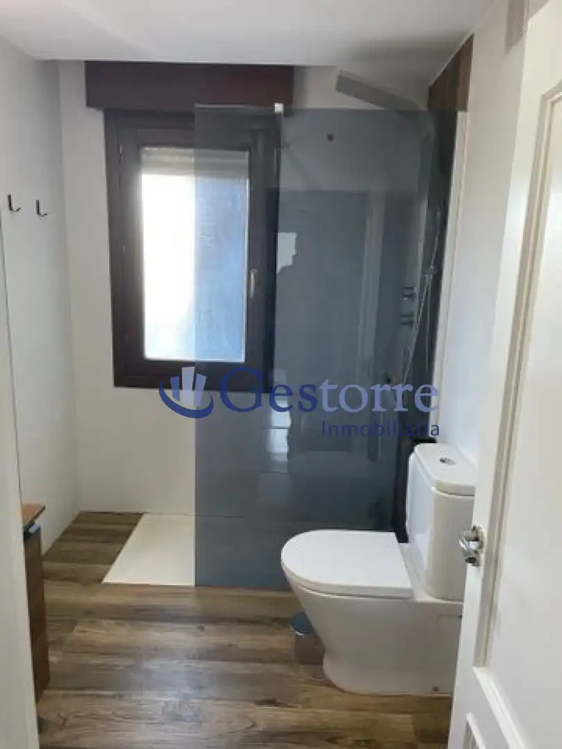 Baño de Ático en venta en Oviedo  con Calefacción y Terraza