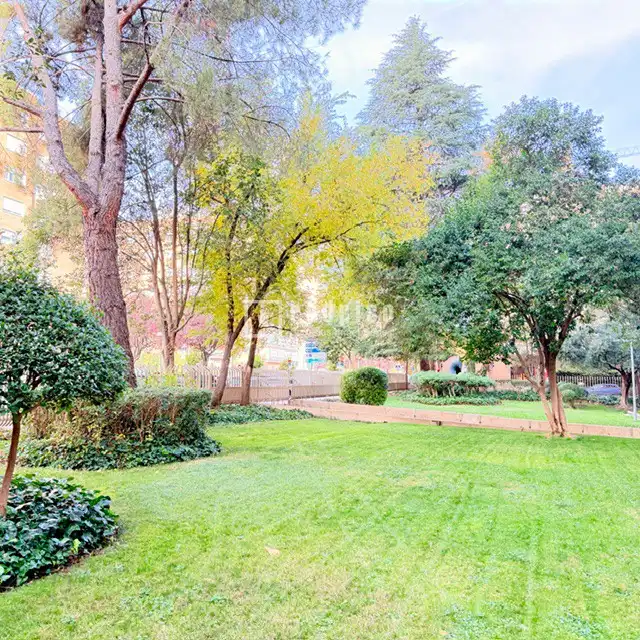 Jardín de Piso en venta en Madrid con Aire acondicionado, Calefacción y Terraza