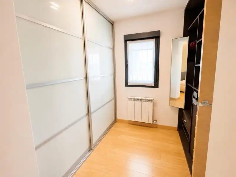 Dormitori de Casa o xalet en venda en Granada amb Jardí privat i Piscina