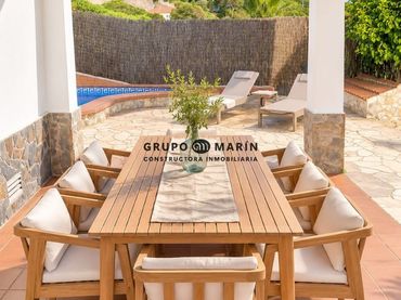 Casa con jardín en venta en Carrer València