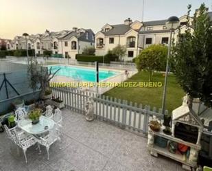 Exterior view of Single-family semi-detached for sale in Villares de la Reina  with Air Conditioner, Terrace and Swimming Pool