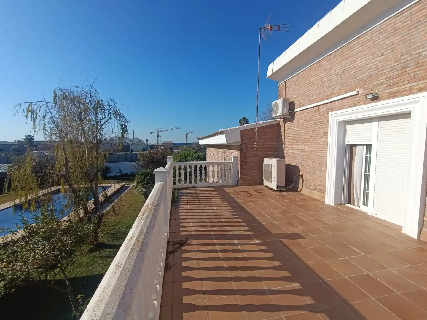 Terrassa de Casa o xalet en venda en Alcalá de Guadaira amb Aire condicionat, Calefacció i Jardí privat