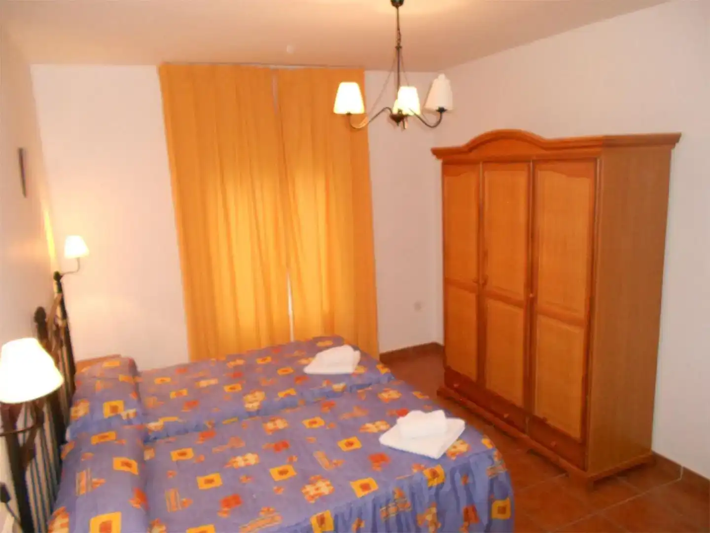 Habitación de Piso de alquiler en Cazorla con Aire acondicionado y Amueblado