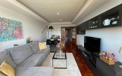 Sala d'estar de Pis en venda en Vigo  amb Calefacció, Parquet i Traster