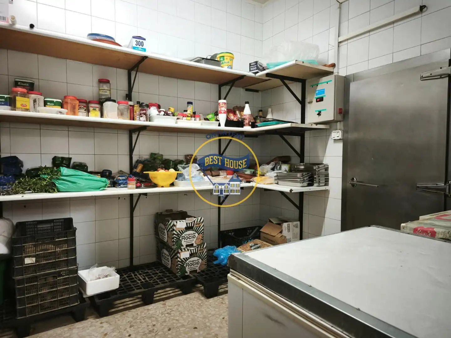 Küche von Fabrikhallen zum Verkauf in Cañada