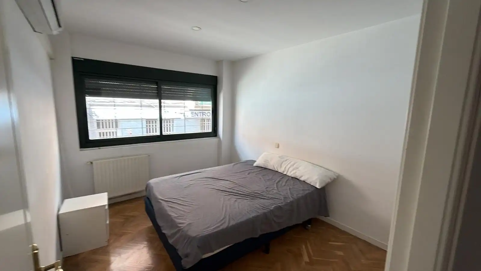 Bedroom of Flat for sale in Madrid  with Air Conditioner, Heating and Storage room