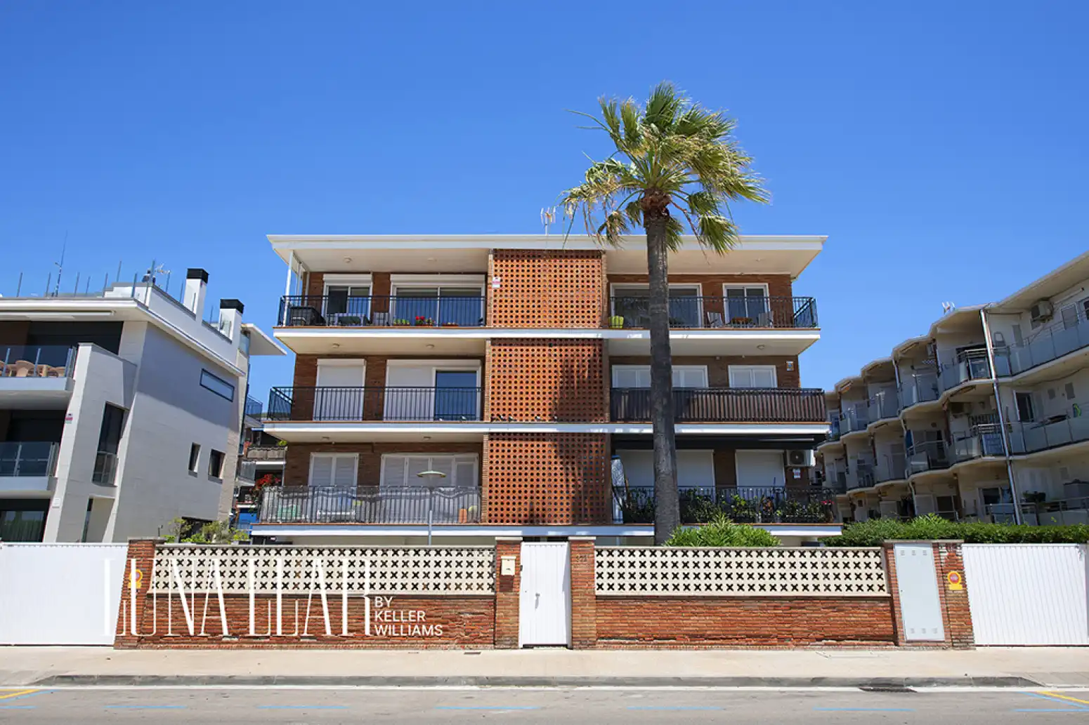 Exterior view of Flat for sale in Castelldefels  with Terrace, Swimming Pool and Community pool