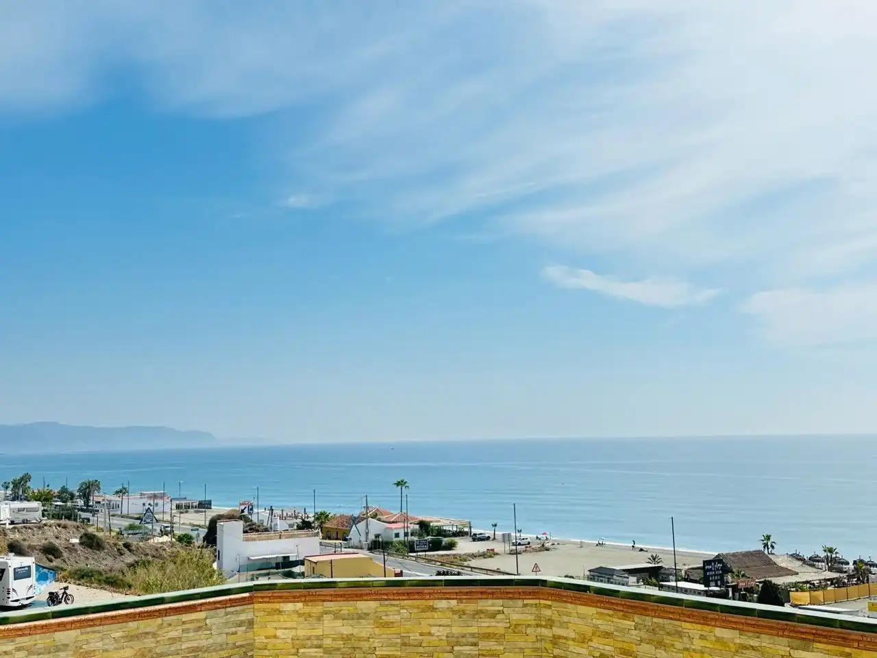 Vista exterior de Casa o xalet en venda en Torrox amb Aire condicionat, Jardí privat i Traster