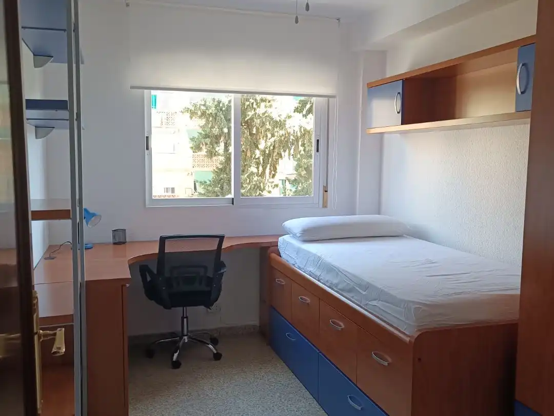 Schlafzimmer von Wohnung zur Miete in  Granada Capital mit Balkon
