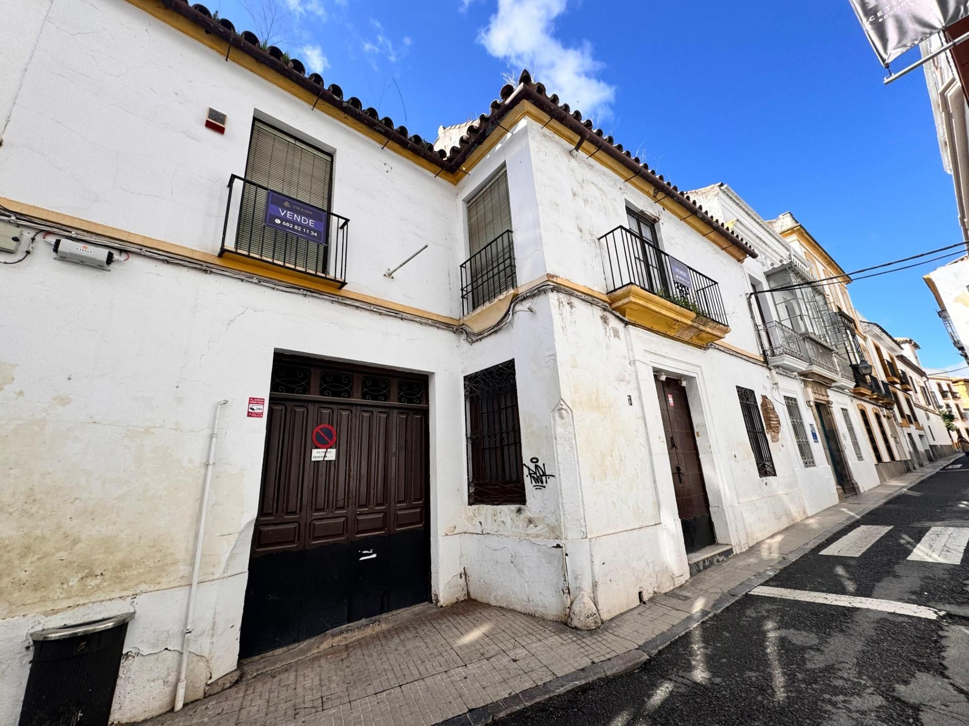 Exterior view of House or chalet for sale in  Córdoba Capital  with Terrace, Storage room and Balcony