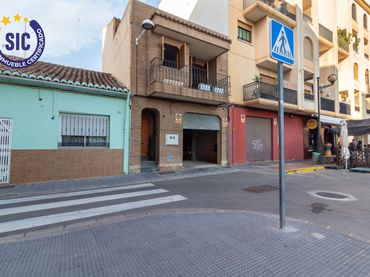 Casa amb balcó en venda a Puerto de Sagunto - CL COLON 55