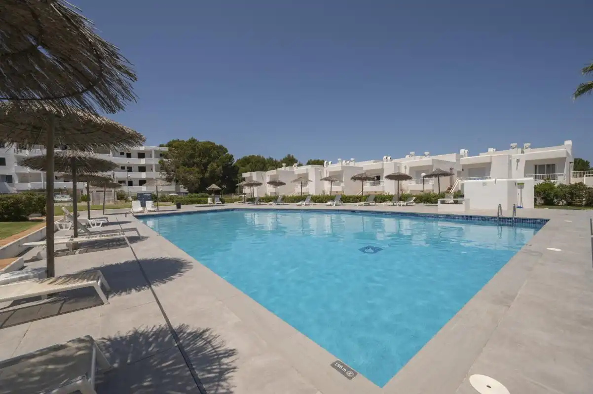Piscina de Pis en venda en Sant Josep de sa Talaia amb Aire condicionat, Calefacció i Jardí privat