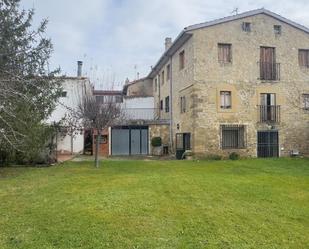 Vista exterior de Casa o xalet en venda en Baños de Rioja amb Calefacció, Jardí privat i Terrassa