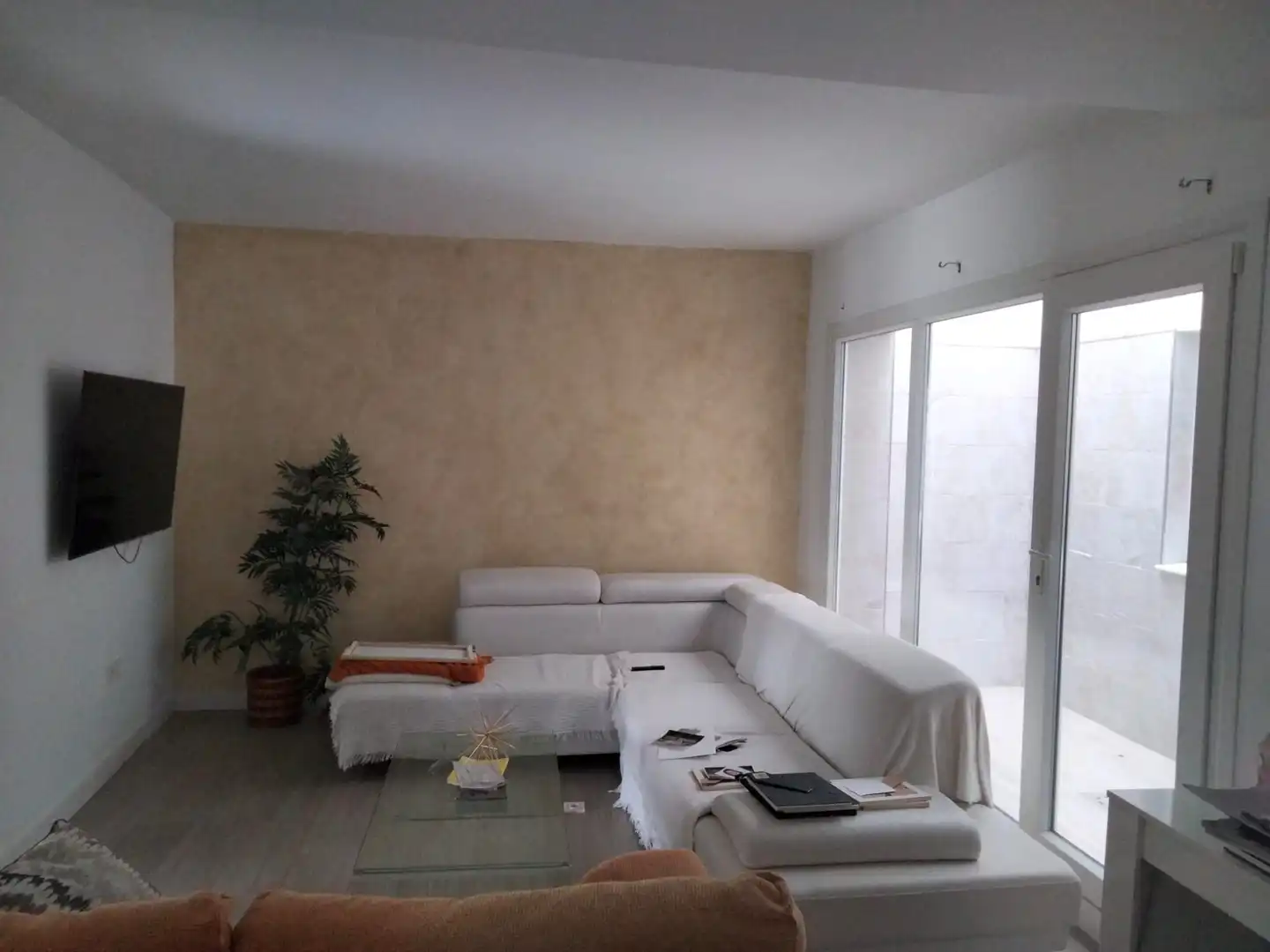 Sala d'estar de Pis en venda en La Algaba amb Aire condicionat i Rentadora