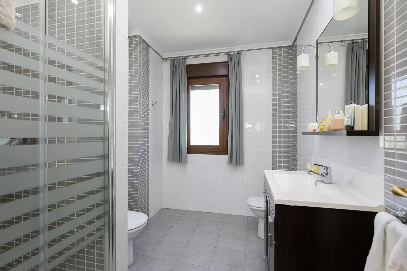 Baño de Finca rústica en venta en Montefrío con Calefacción, Jardín privado y Terraza