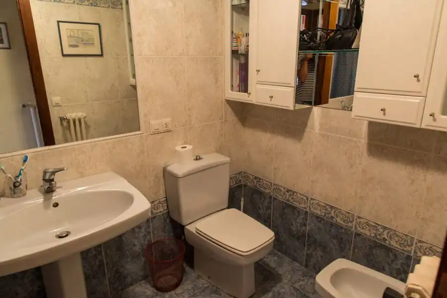 Baño de Piso en venta en  Pamplona / Iruña con Calefacción, Parquet y Amueblado
