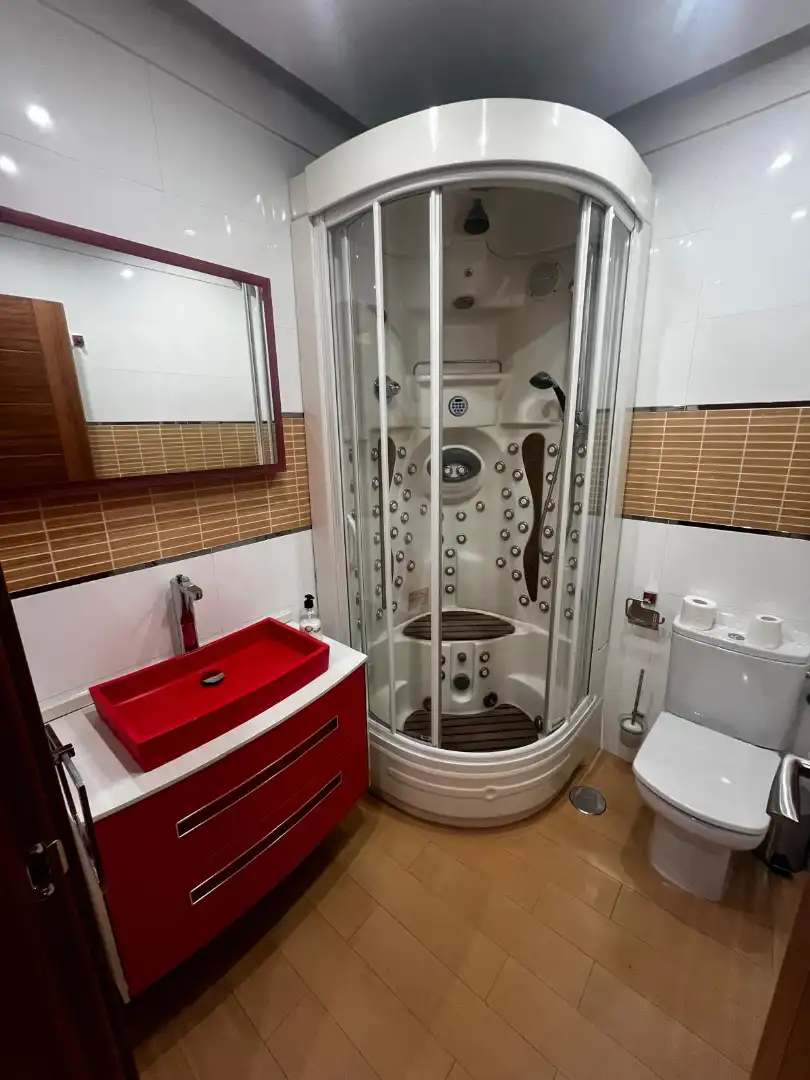 Badezimmer von Wohnung zur Miete in Granada mit Klimaanlage, Heizung und Parkett