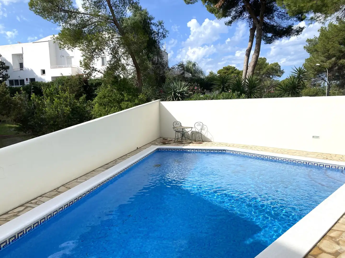 Piscina de Casa adosada en venta en Santa Eulària des Riu con Aire acondicionado, Calefacción y Jardín privado