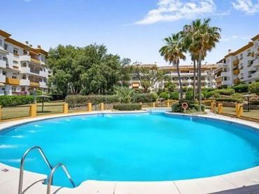 Apartament amb piscina en venda a Calle Cutar 115