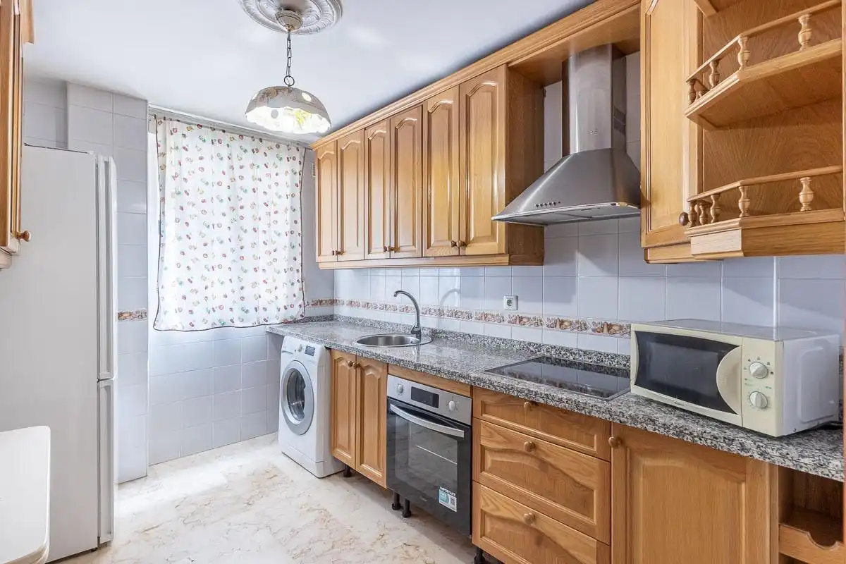 Küche von Wohnung zur Miete in Granada mit Heizung und Balkon