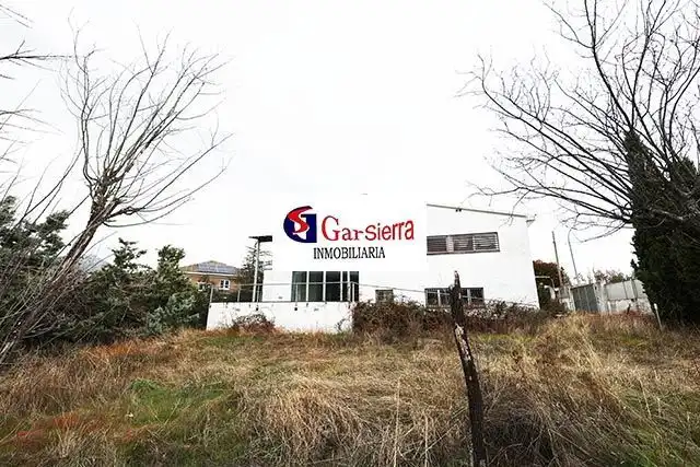 Vista exterior de Casa o chalet en venta en Becerril de la Sierra con Calefacción, Jardín privado y Terraza