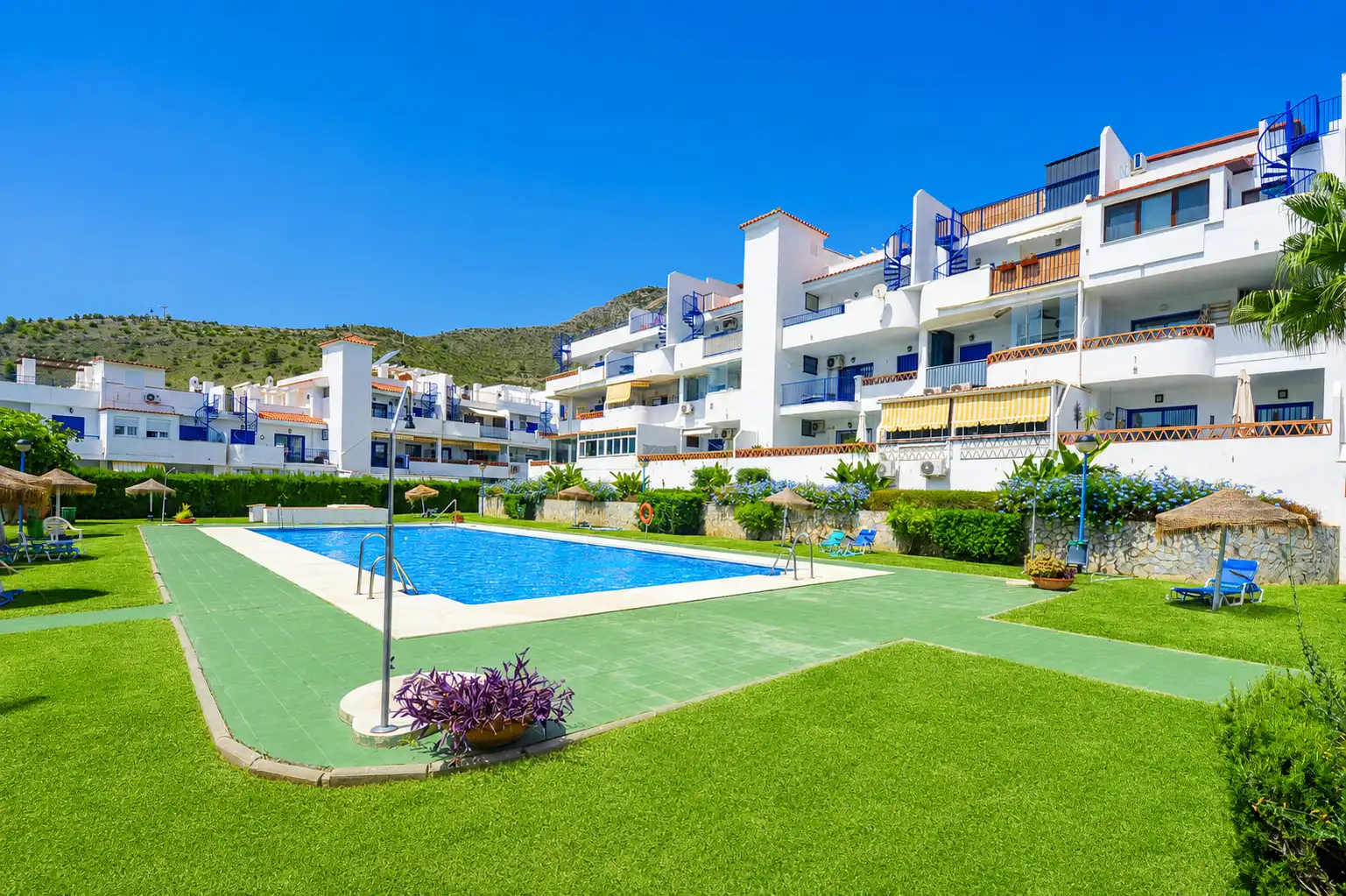 Piscina de Casa adosada en venda en Benalmádena amb Aire condicionat, Calefacció i Parquet