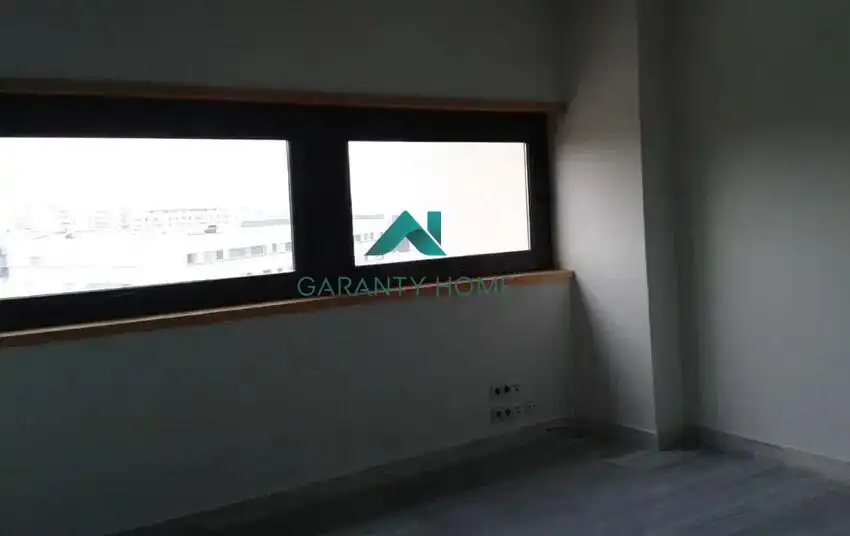 Büro zur Miete in Sur
