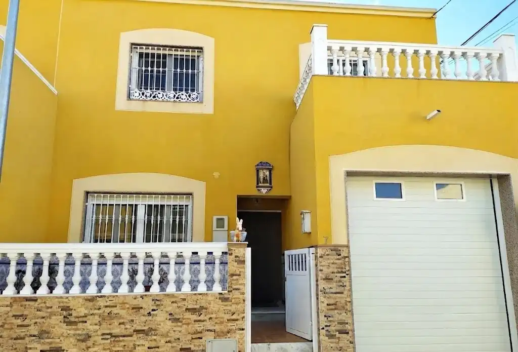 Dúplex amb jardí en venda a Roquetas de Mar ciudad