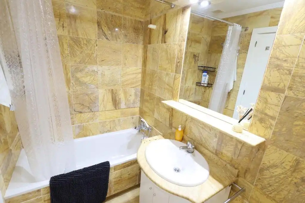 Baño de Planta baja de alquiler en Orihuela con Aire acondicionado, Jardín privado y Terraza