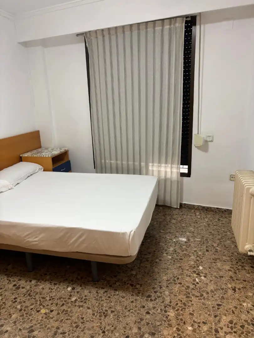 Schlafzimmer von Wohnung zur Miete in Valencia mit Klimaanlage, Heizung und Möbliert