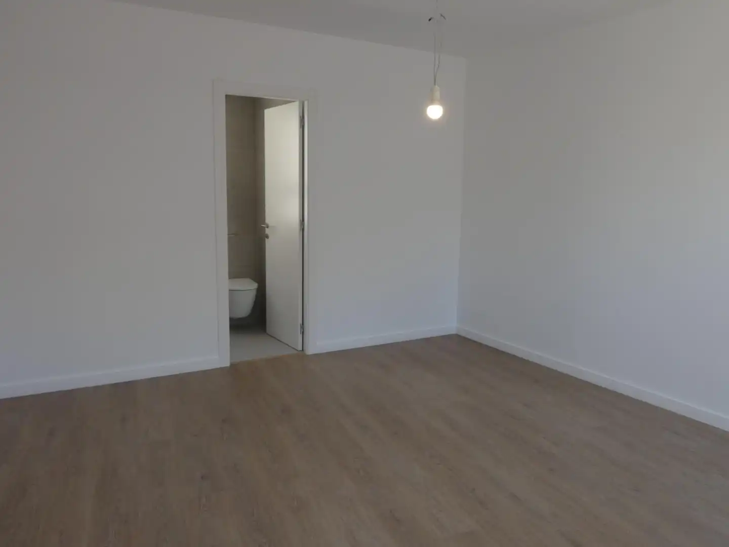 Schlafzimmer von Dachboden zur Miete in Barcelona mit Parkett