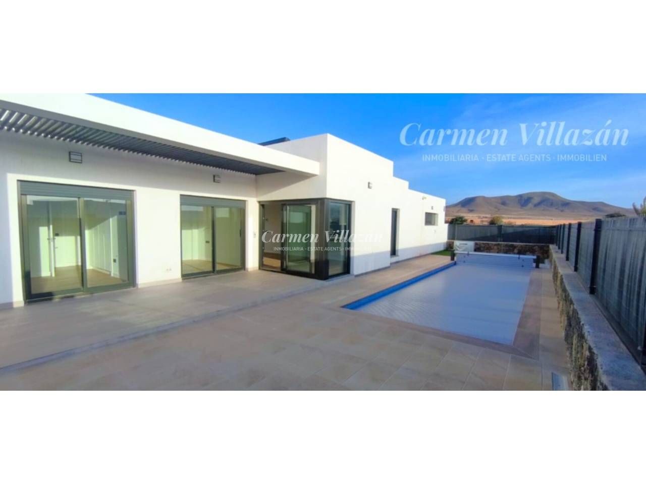 Vista exterior de Casa o xalet en venda en La Oliva amb Aire condicionat i Jardí privat