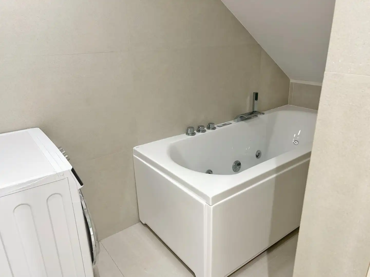 Badezimmer von Erdgeschoss zum Verkauf in Madrid mit Klimaanlage, Heizung und Möbliert
