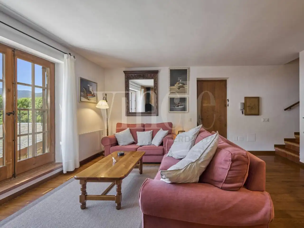 Sala de estar de Casa adosada en venta en Urús con Parquet y Terraza