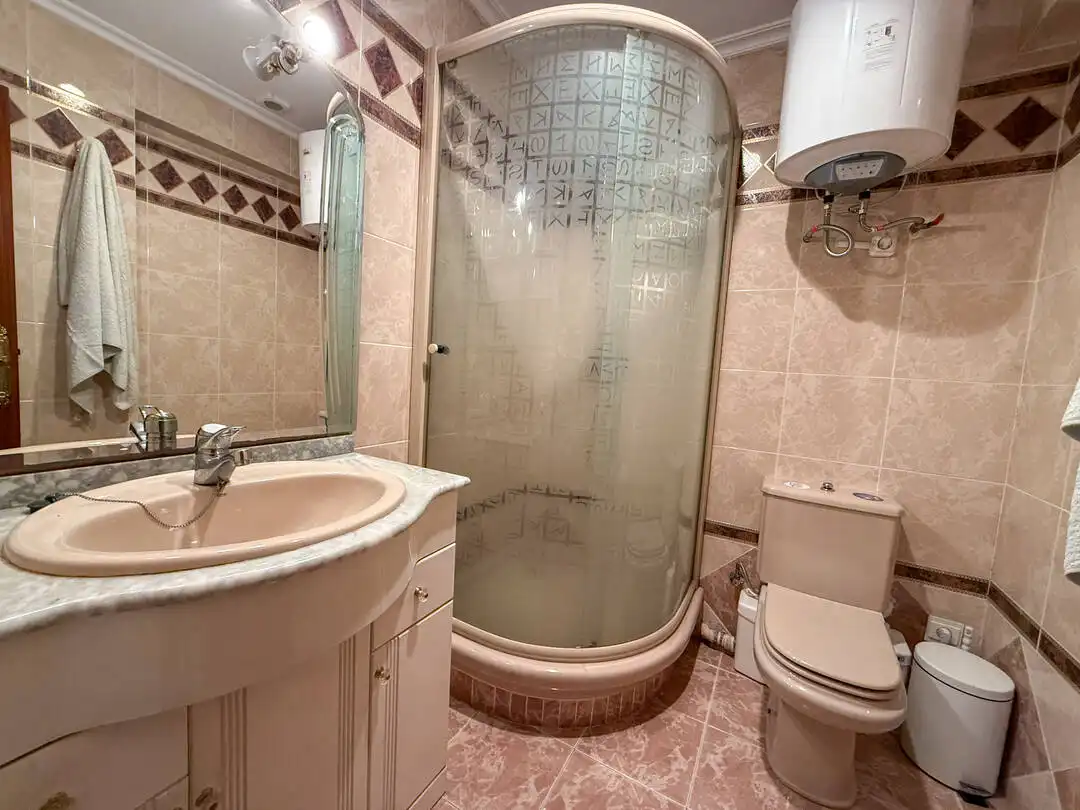 Bathroom of Flat for rent in Donostia - San Sebastián   with Oven, Washing machine and Microwave