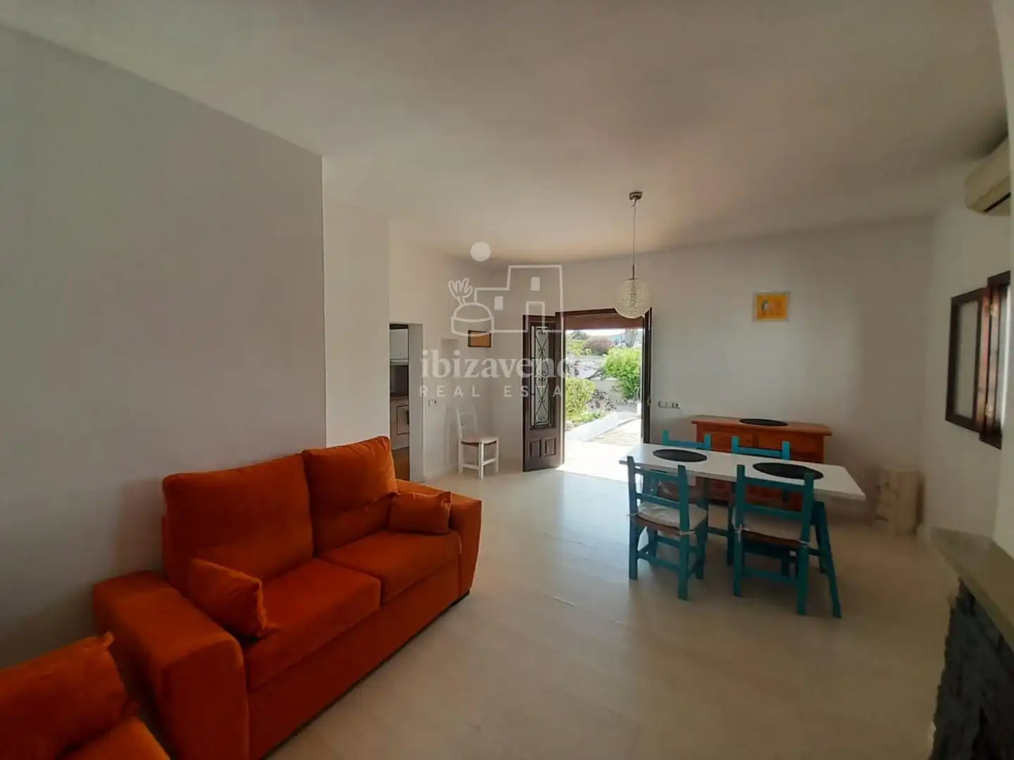 Sala d'estar de Casa o xalet en venda en Sant Josep de sa Talaia amb Aire condicionat, Calefacció i Parquet