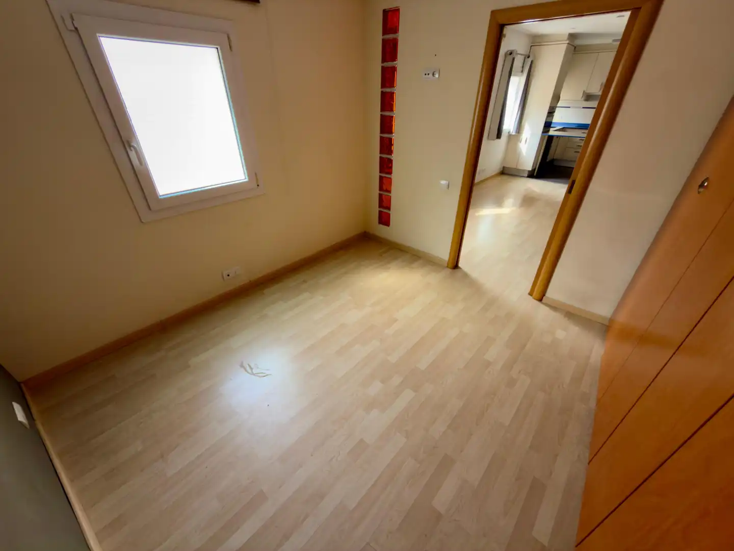 Dormitori de Pis en venda en Cornellà de Llobregat amb Aire condicionat, Terrassa i Forn