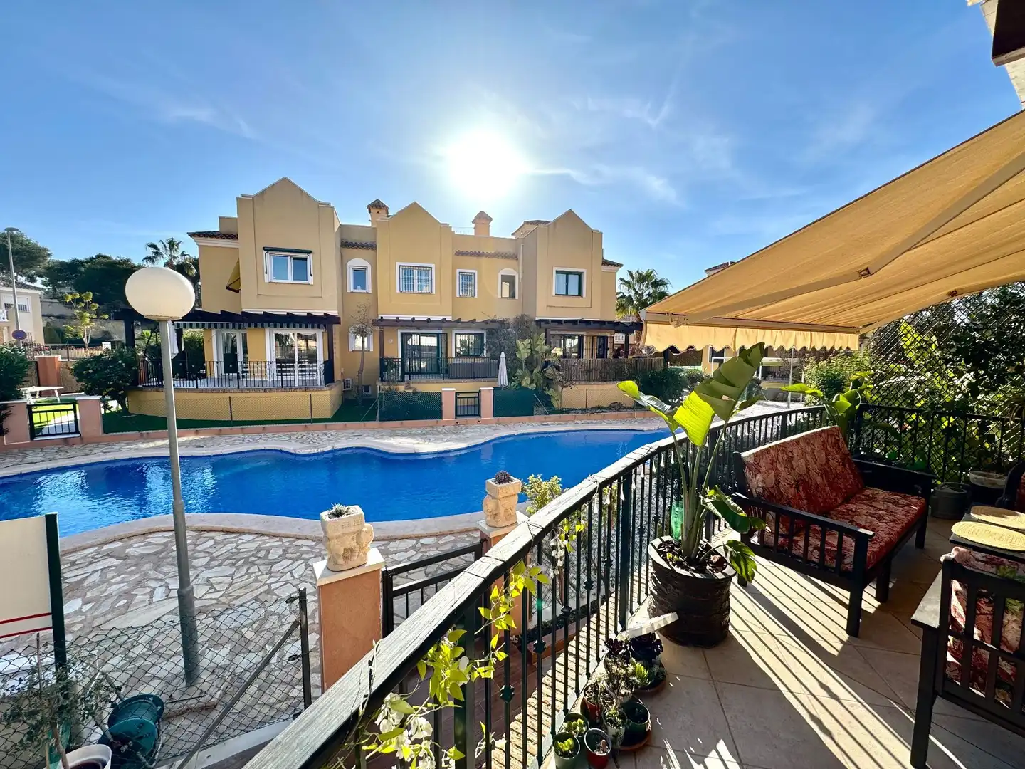 Vista exterior de Casa o xalet de lloguer en Torrevieja amb Aire condicionat, Terrassa i Moblat