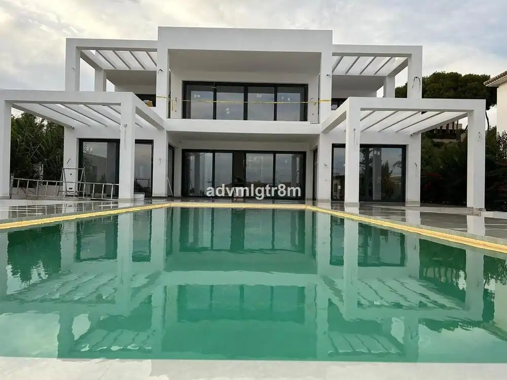 Piscina de Casa o xalet en venda en Marbella amb Aire condicionat, Jardí privat i Terrassa