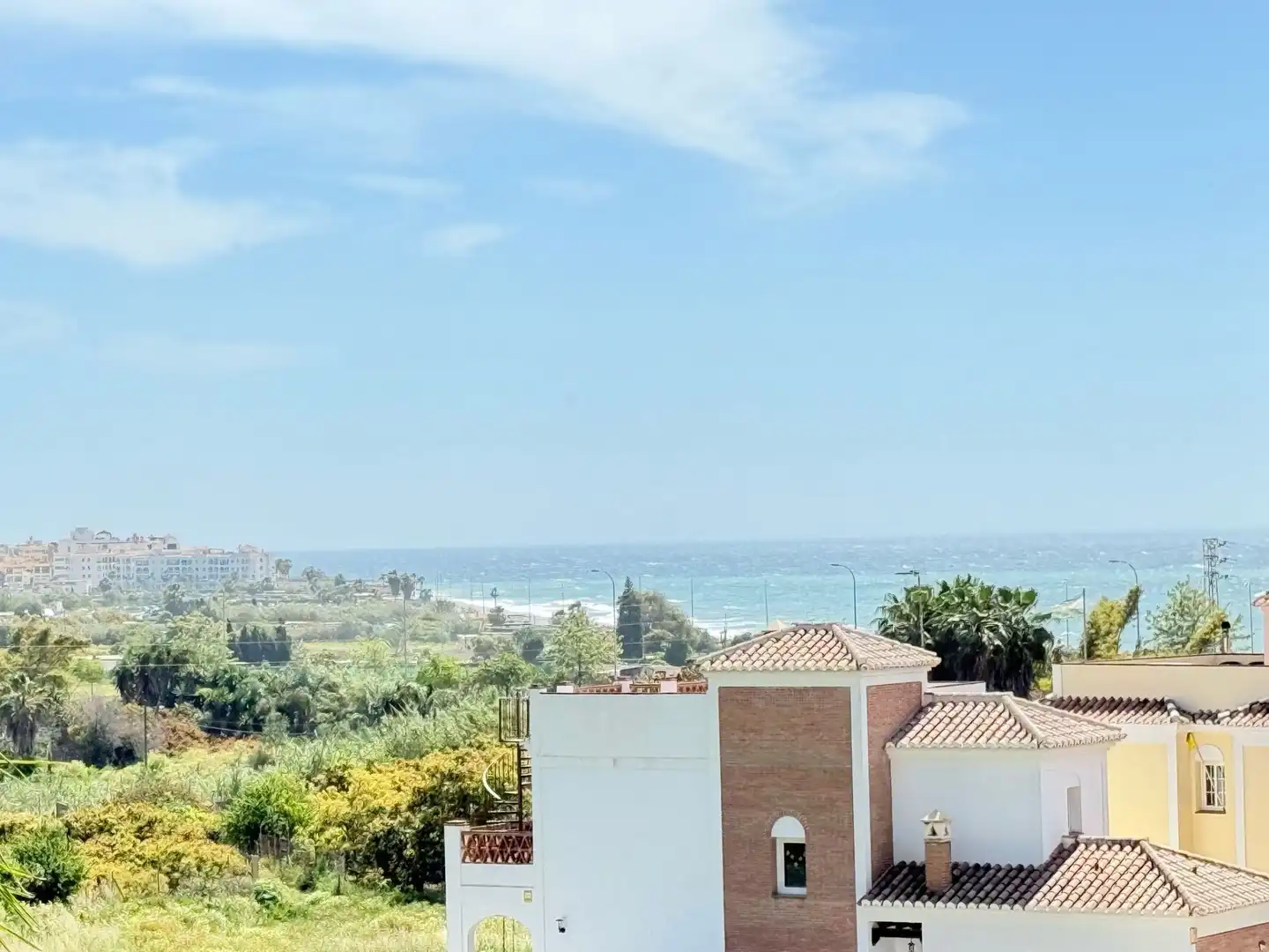 Vista exterior de Dúplex en venta en Nerja con Jardín privado, Trastero y Piscina comunitaria