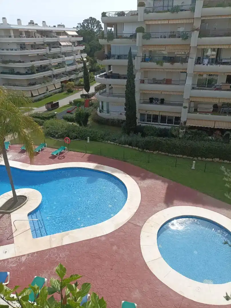 Swimming pool of Flat for rent in San Pedro de Alcántara